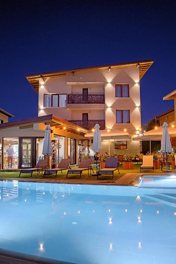Guest House Wishmore บันยา ภายนอก รูปภาพ